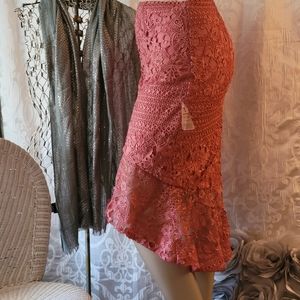 Gorgeous Lumier by bariano rose lace overlay skirt